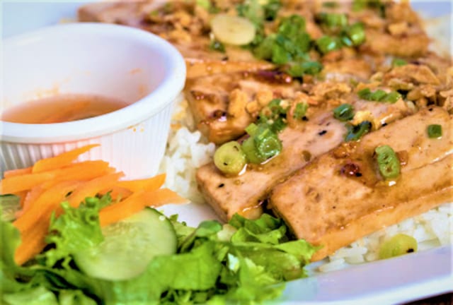 Vegetarian Steamed Rice with Sauteed Tofu.